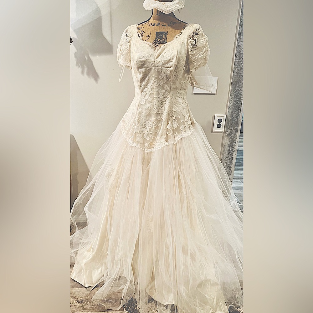 Beautiful vintage “Sylvia Ann Bridal Originals” wedding dress, gloves, headpiece